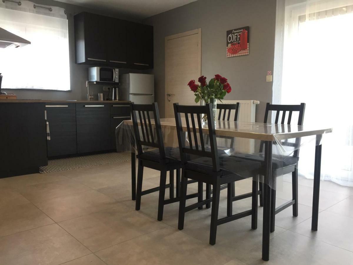 Rentalis Flat Liege Luaran gambar